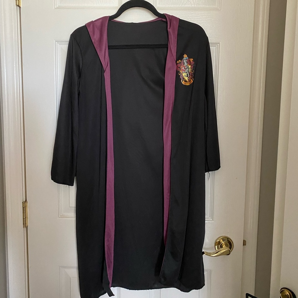 Harry Potter Gryffindor costume (robe and scarf)